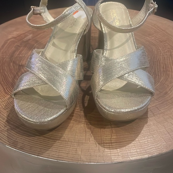 **Spring and Summer Shine!!** Steve Madden ROISEN Gold Strappy Sandals 9.5M - Picture 7 of 8